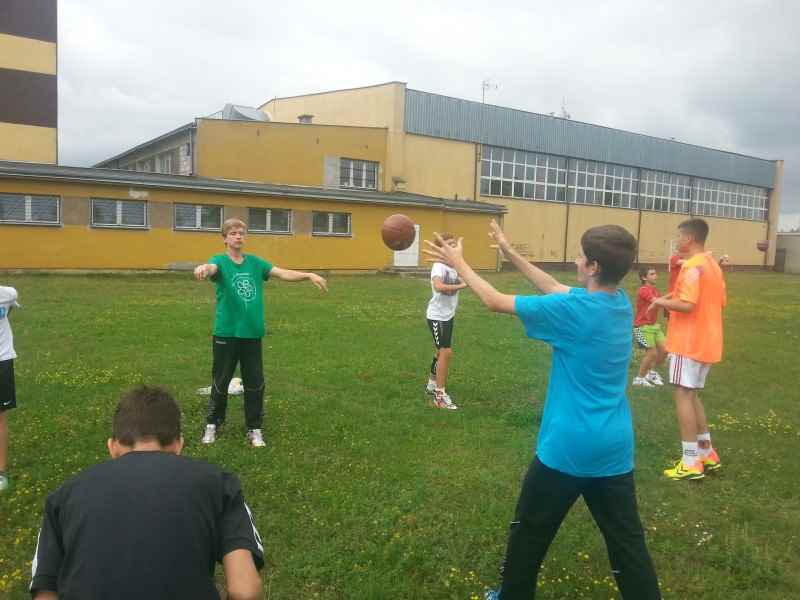 trening piłki ręcznej na świeżym powietrzu